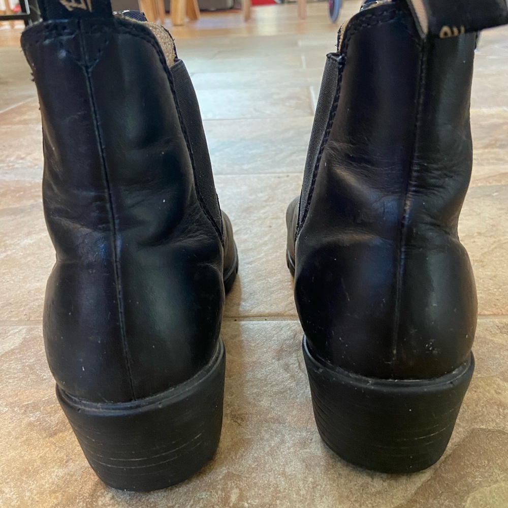Blundstone Black Heeled Ankle Boots - Picture 2 of 3